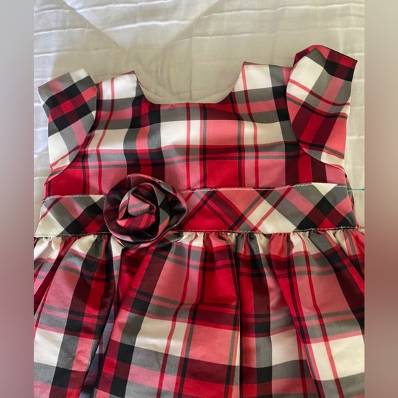 Pretty Carter”s Baby  girl Size 3 months - Picture 2 of 4